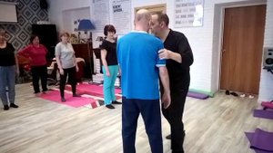 Отрабатываем элементы Тай-чи в культурно-досуговом центре"Сеньор"