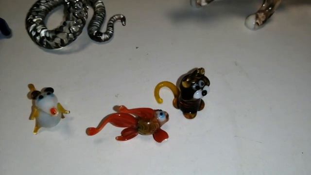 Коллекция фигурок с цветного стекла. смотреть онлайн