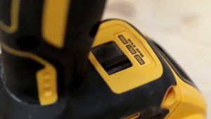 DEWALT DCG426B 20V Max Variable Speed Die Grinder