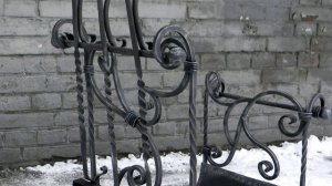 Дровницы кованые для камина.  Варианты дизайна, идеи и конструкции