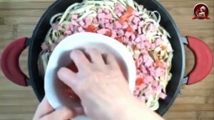 Пицца из нарезанных полосок лаваша на сковороде