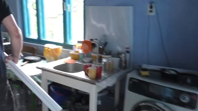 Как мы своими руками установили раму с нуля для межкомнатной двери и врезали ручки, петли, замок!