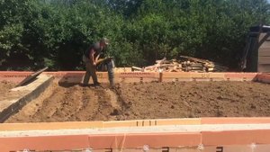 Полы по грунту. Обратная засыпка. Трамбовка виброногой. Backfilling of clay