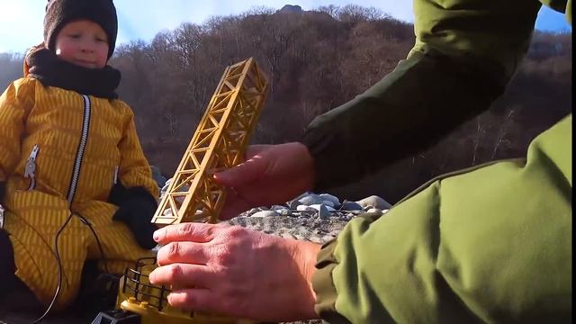 Играем в Большой Песочнице Строительной Техникой. Челлендж настоящее против... смотреть онлайн