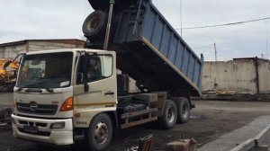 Самосвал Hino. Продаётся кузов и установка поднятия-опускания кузова.