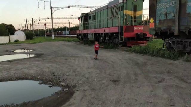 Вокзал станицы Брюховецкая. Железная дорога. Поезда. смотреть онлайн