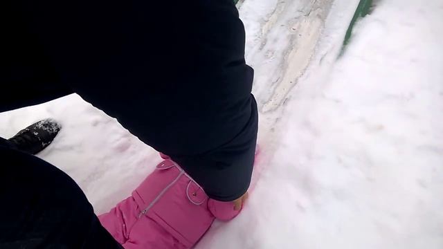 Горка во дворе, Соня на горе))) смотреть онлайн