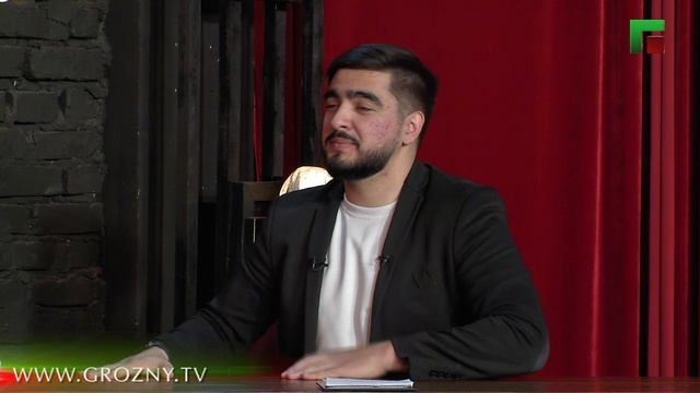 актер добрый вечер грозный. вечерний грозный передача. грозный эфир. добро в эфире. пресс конференция кадырова о2.