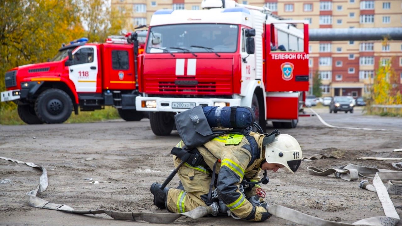 Пожар в сургуте сейчас. Пожар в Сургуте. Пожар на Сургутском ЗСК. Пожар в Сургуте 2024. Пожар в Сургуте сегодня.