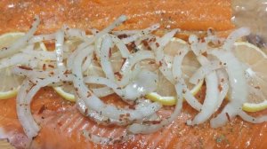 Форель в фольге запеченная в духовке с лимоном