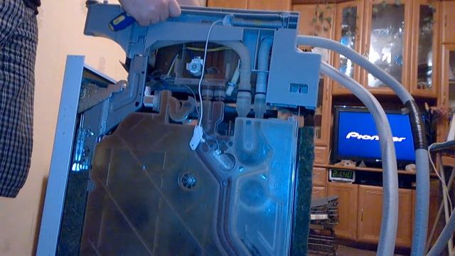 Как поменять рециркуляционный насос на посуда моечной машине Bosch sps69t02ru смотреть онлайн