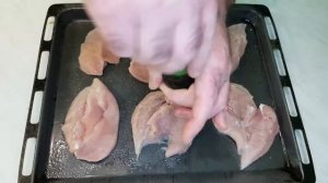 КУРИНАЯ ГРУДКА ПОД СЫРНОЙ ШАПКОЙ В ДУХОВКЕ