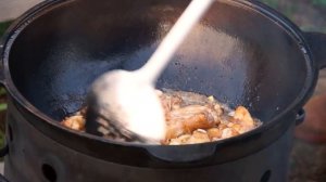 ? Настоящий казацкий кулеш в казане.