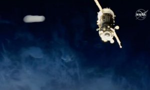 НЛО на огромной скорости столкнулся с Международной Космической Станцией