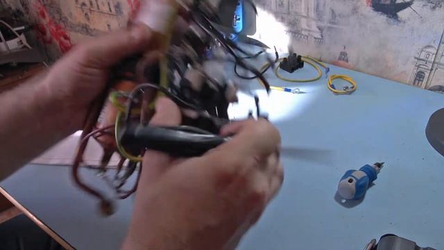 Несложная переделка проточного водонагревателя Stiebel Eltron DHC8 с однофазного на многофазный смотреть онлайн