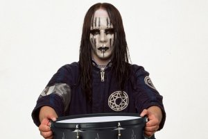 сделал маску джои джордисона и показал.