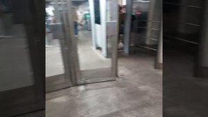 вход в метро Новые Черемушки, Москва 15 октября 2018 г.