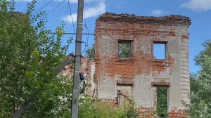 Есть в графском парке старый пруд.... там Лилии цветут