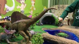 Семья трицератопсов и спинозавр