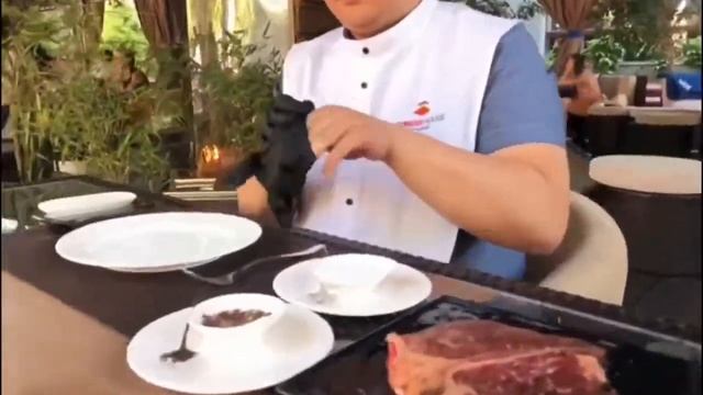 Мясо на камне вулканический камень идея для летнего меню в кафе смотреть онлайн