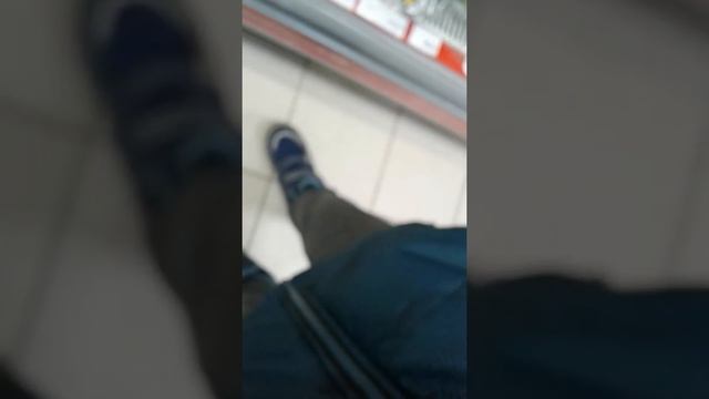 Проверяем срок годности и цену в магазине смотреть онлайн