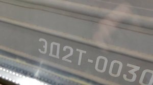 Электропоезд ЭД2Т-0034 отправляется с о.п. Обское Море