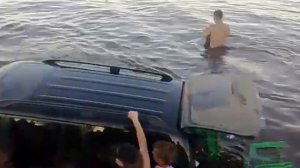 Утопили новый крузак