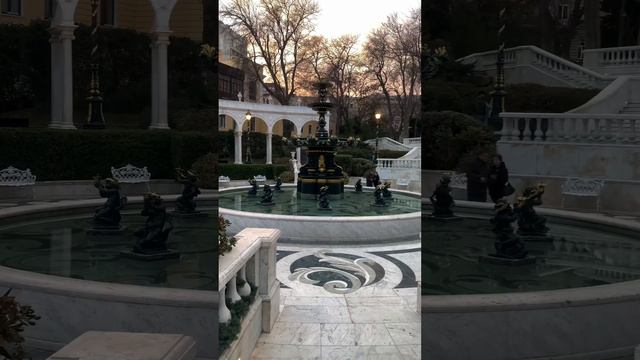 Sight of Baku Azerbaijan Philharmonic Garden. Достопримечательность Баку Азербайджан Сад Филармонии