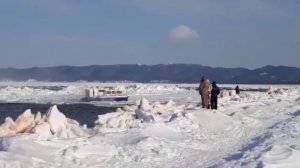На Сахалине 300 рыбаков унесло в море на оторванной льдине