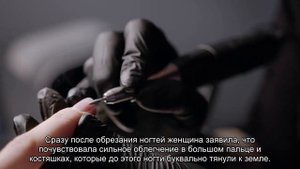 Женщина с самыми длинными ногтями впервые за 30 лет подстригла их