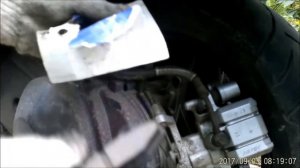 Замена задних тормозных колодок Suzuki Skywave 250-400 03-07