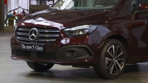 Mercedes-Benz T 180 d Rubelite Red (2023) Exterior Interior Driving