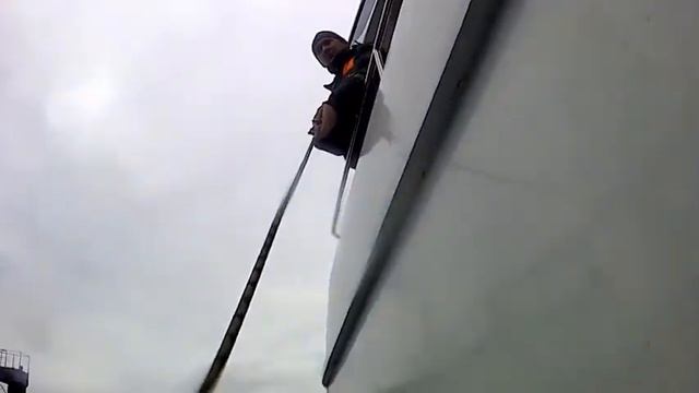 Подъем яхты весом более 25 тонн смотреть онлайн