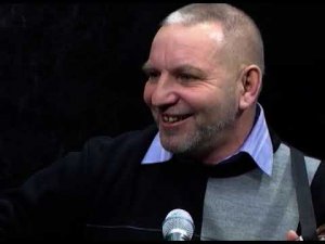Один краевед и одна краеведка. Поёт Валерий Белозёров