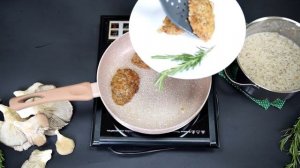 Оладьи из гречки с грибным соусом.