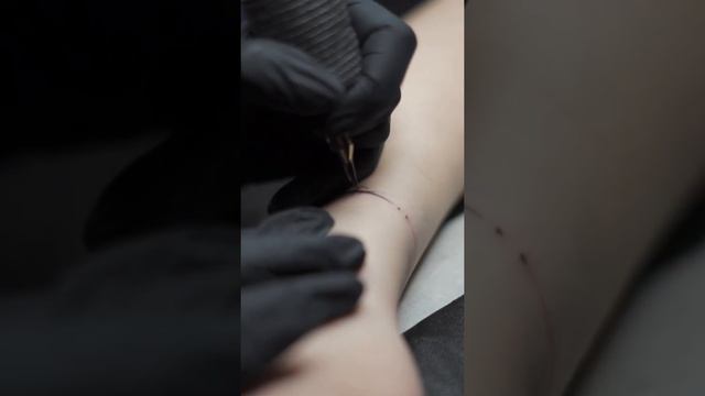 Процесс создания татуировки. Вечный узел 