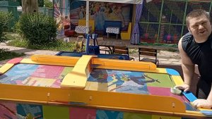 играем в аэрохоккей