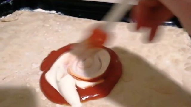 Рождественская пицца нельзя не насладиться 🥰🎅🧀👍 смотреть онлайн