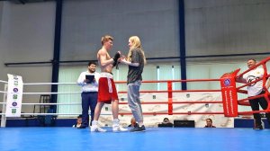 В Ханты-Мансийске боксёр во время соревнований сделал девушке предложение