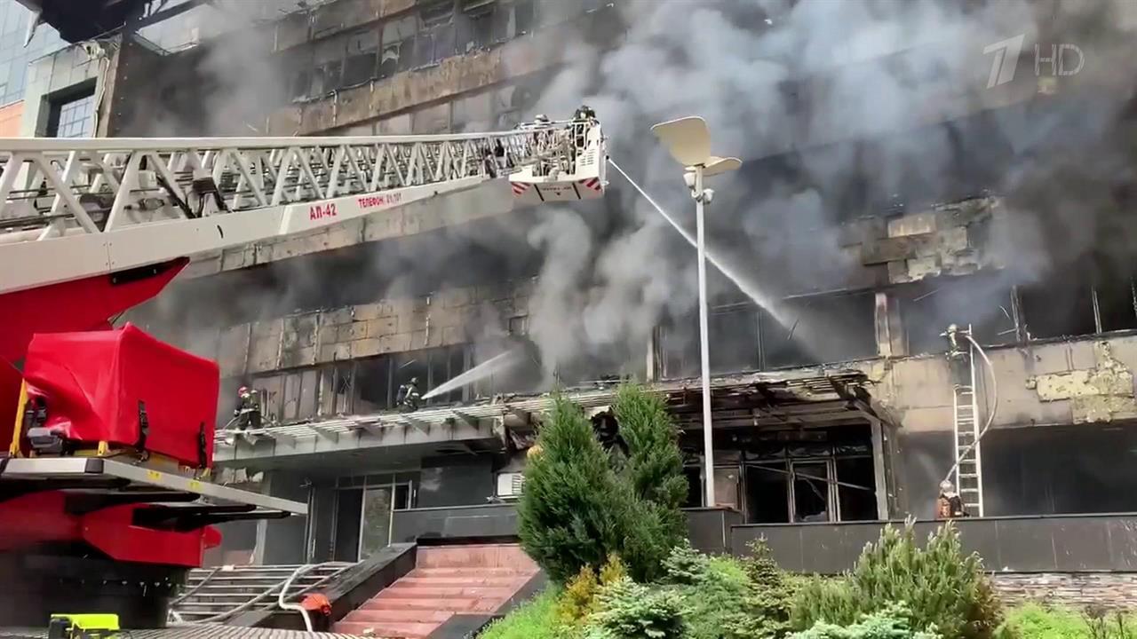 Большой пожар тушили на западе столицы