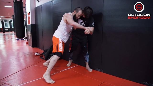 Альберт Дураев -  Вариант тейкдауна у стены с поднятием на 2 этаж