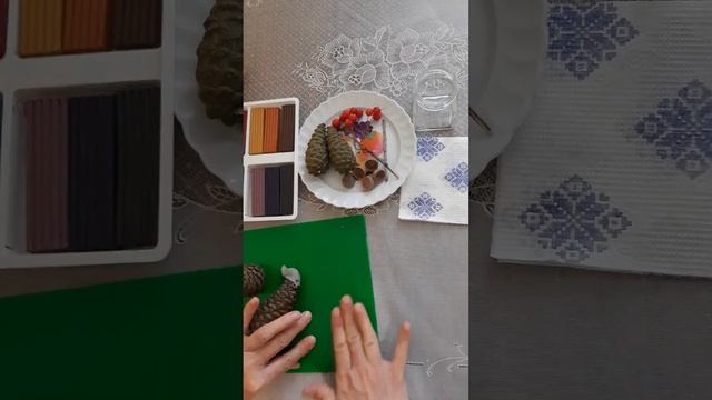 Виготовлення їжачка з пластиліну та шишки. смотреть онлайн