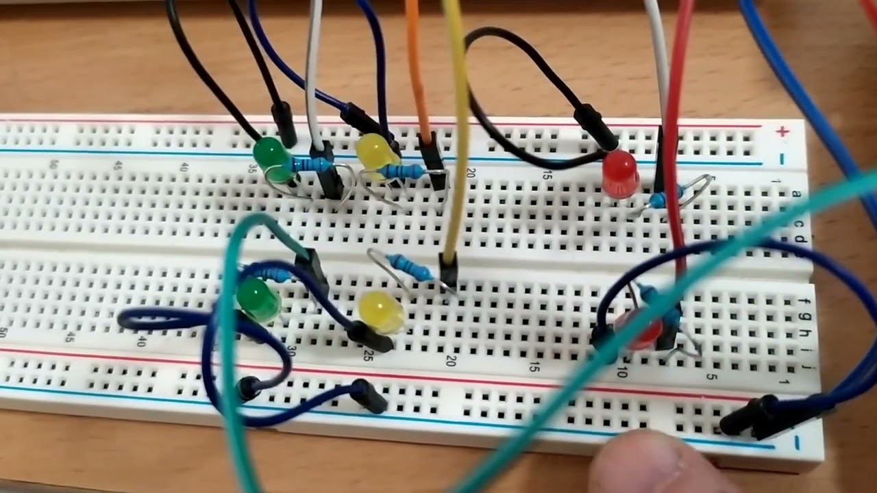 Бонусное видео. Демонстрация работы примера GPIO output на малинке со светодиодами