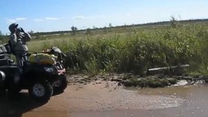 Гать через болото. Едем к Онежскому озеру.
