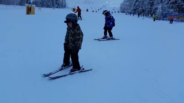 Горные лыжи, обучение детей.Василий, первый раз на лыжах с инструктором.