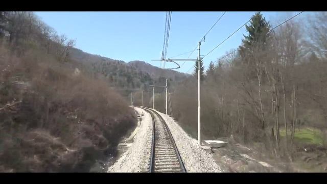 Вид из окна кабины машиниста городской электрички в Европе Словения красивое видео из окна поезда смотреть онлайн