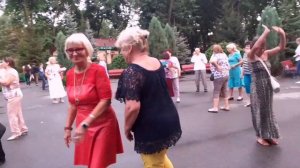 А Я РЕВНУЮ РЕВНУЮ ТЕБЯ! ТАНЦЫ В ПАРКЕ ГОРЬКОГО ХАРЬКОВ 2021