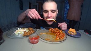 МУКБАНГ ШАШЛЫК ИЗ СВИНИНЫ / ШАУРМА / УДОН С МЯСОМ / КРАБОВЫЙ САЛАТ / Mukbang EATING / ASMR / АСМР