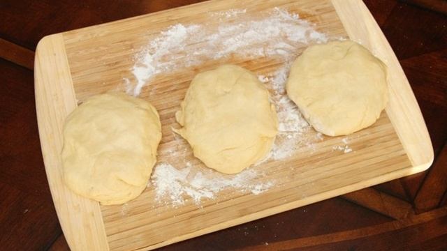 Пирог с вишней из дрожжевого теста