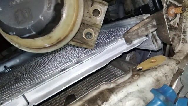 Как заменить радиатор охлаждения авео Т200 смотреть онлайн